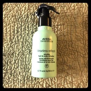 Aveda Rinseless Refresh curl refreshing spray